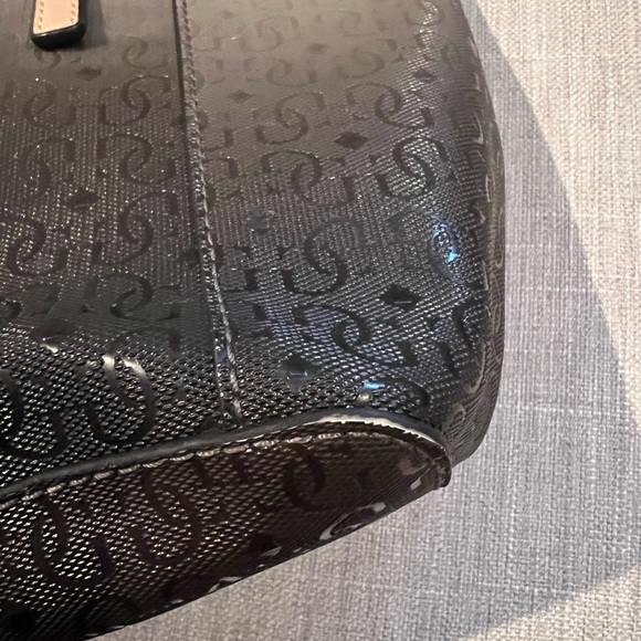 Guess Purse - Picture 3 of 8